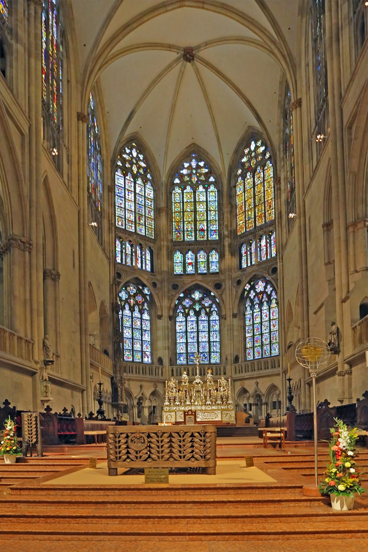 Dom St. Peter Regensburg: Außenansicht der gotischen Doppelturmfassade